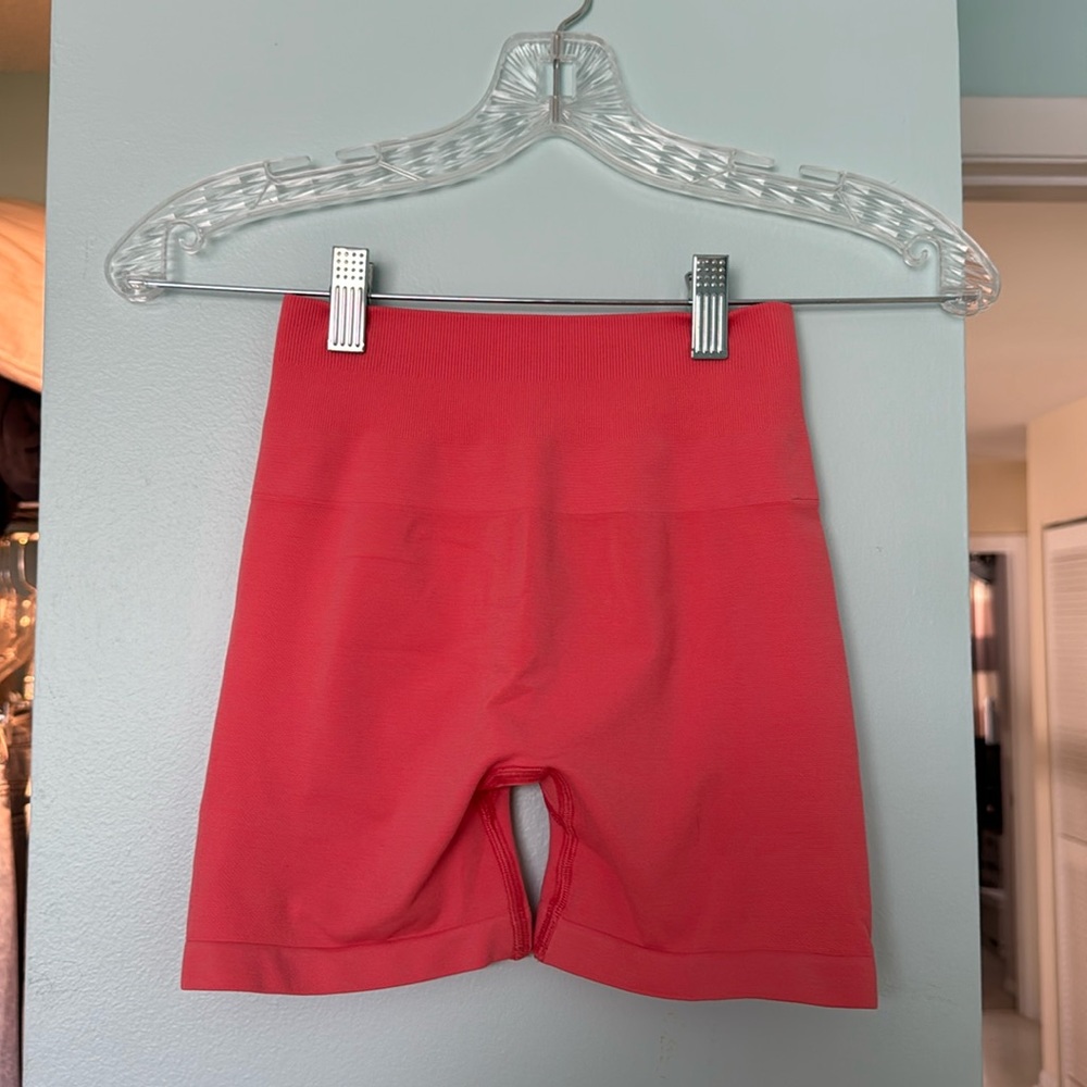 alphalete gym scrunch shorts
